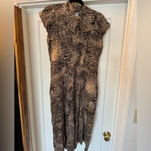 Stylish retro dress in. Great print fabric